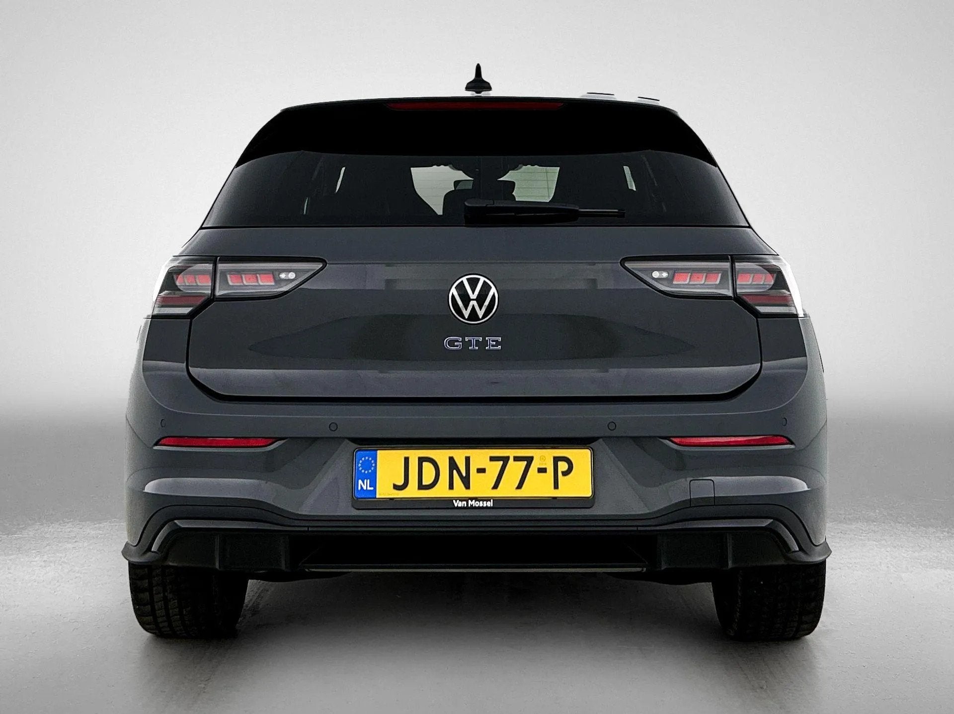 Volkswagen Golf 1.5 eHybrid GTE 272 PK| (bj 2025, automaat), 4 cilinders, 250 km/l, 1700 kg, Zilver of Grijs