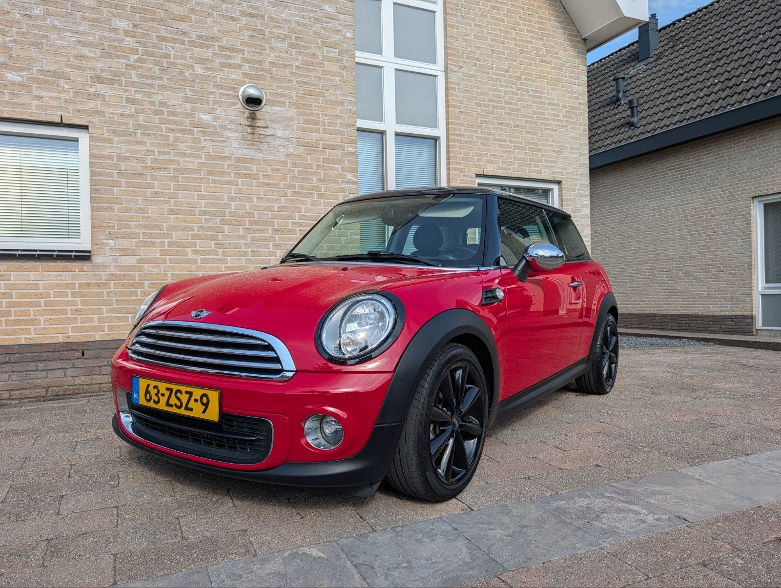 Mini 1.6 Cooper ONE 55KW 2013 Rood, Voorwielaandrijving, Stof, 74 pk, Zwart