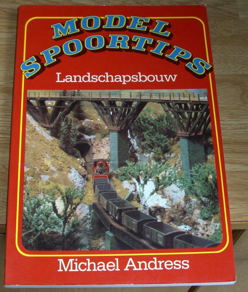 Ongeveer 80 items over Treinen - Boeken - Catalogi - folders, Ophalen, Zo goed als nieuw, Trein, Boek of Tijdschrift