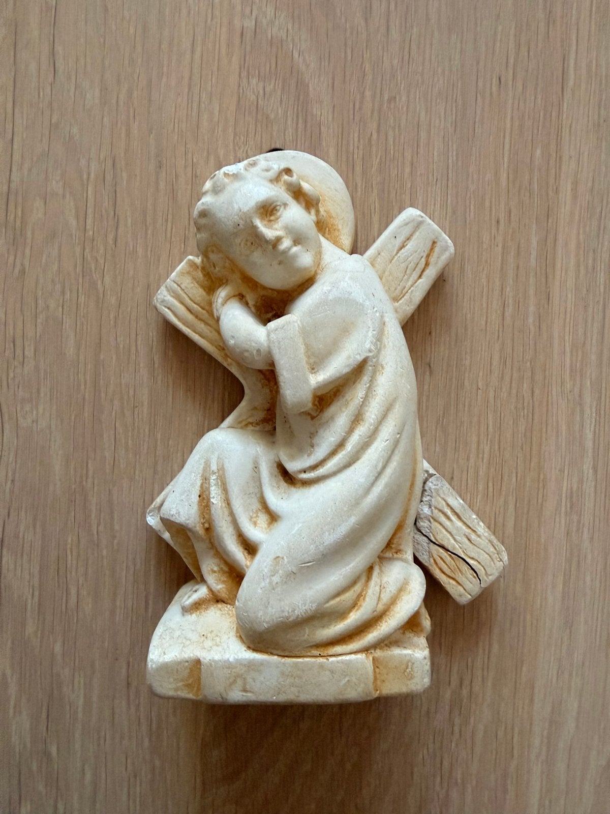 Vintage religieus wandbeeldje - Kindje Jezus aan het kruis, Ophalen of Verzenden
