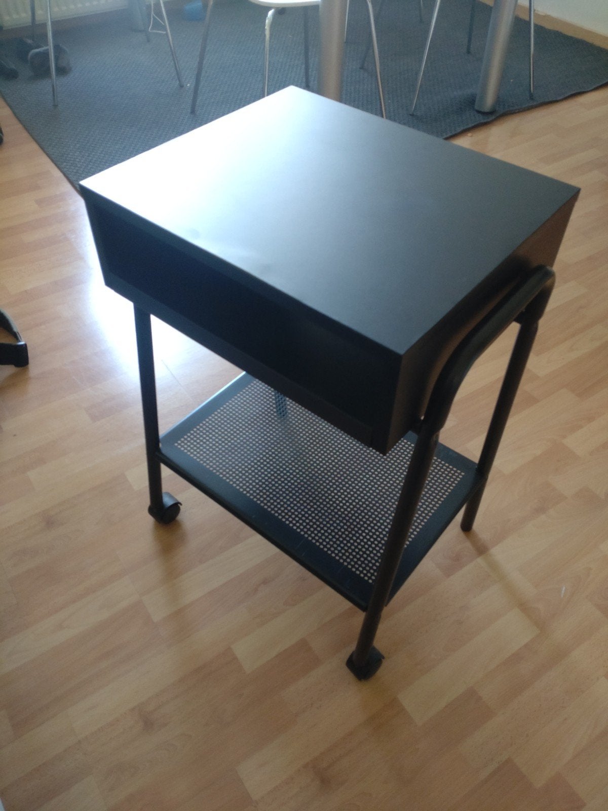 Setskog Ikea nachtkastje, Huis en Inrichting, 50 tot 100 cm, Rond, Ophalen of Verzenden, Zo goed als nieuw