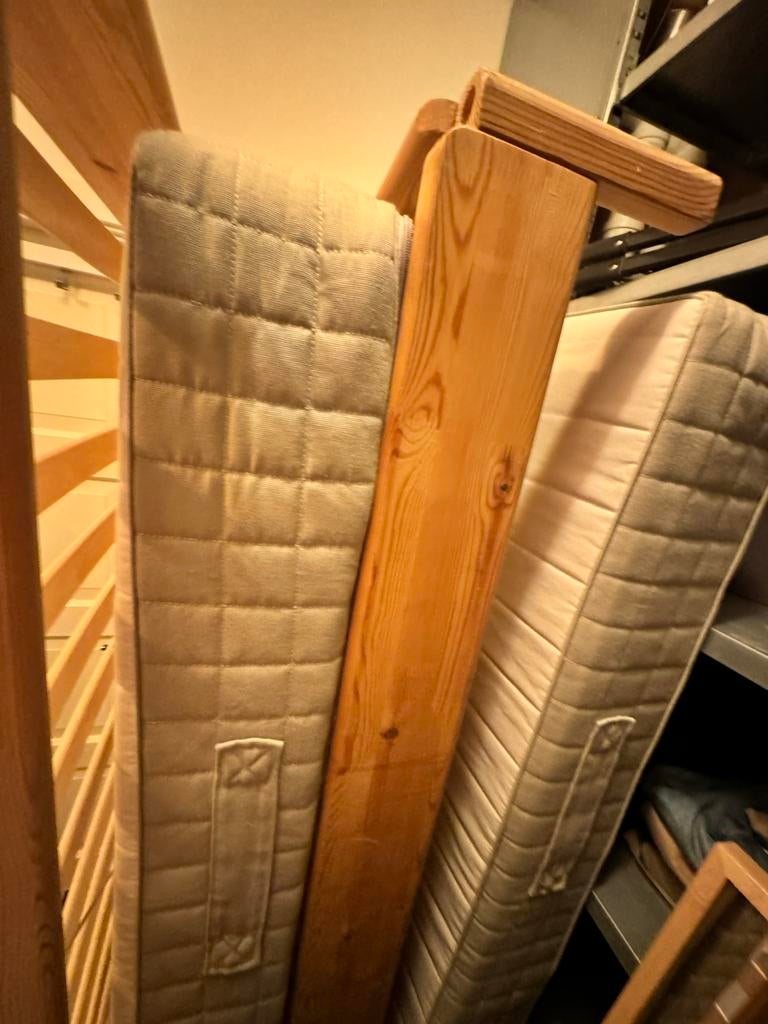 Gratis - IKEA Utåker stapelbed met 2 Hafslo matrassen., Ophalen, Gebruikt, 90 cm, Eenpersoons