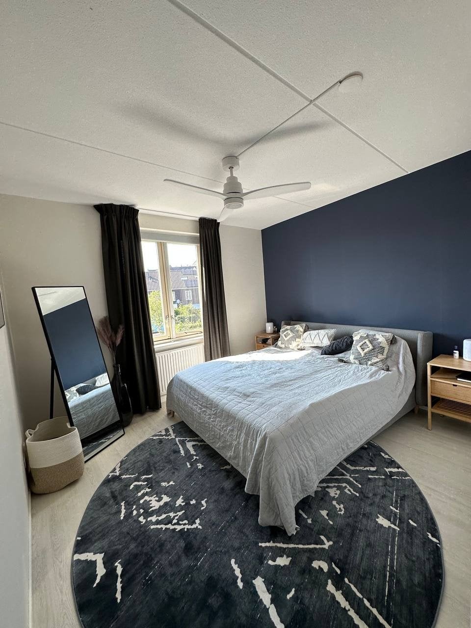 Rond vloerkleed donkerblauw - Ø 245 cm - perfecte staat, Huis en Inrichting, Ophalen, Blauw, Rond, 200 cm of meer