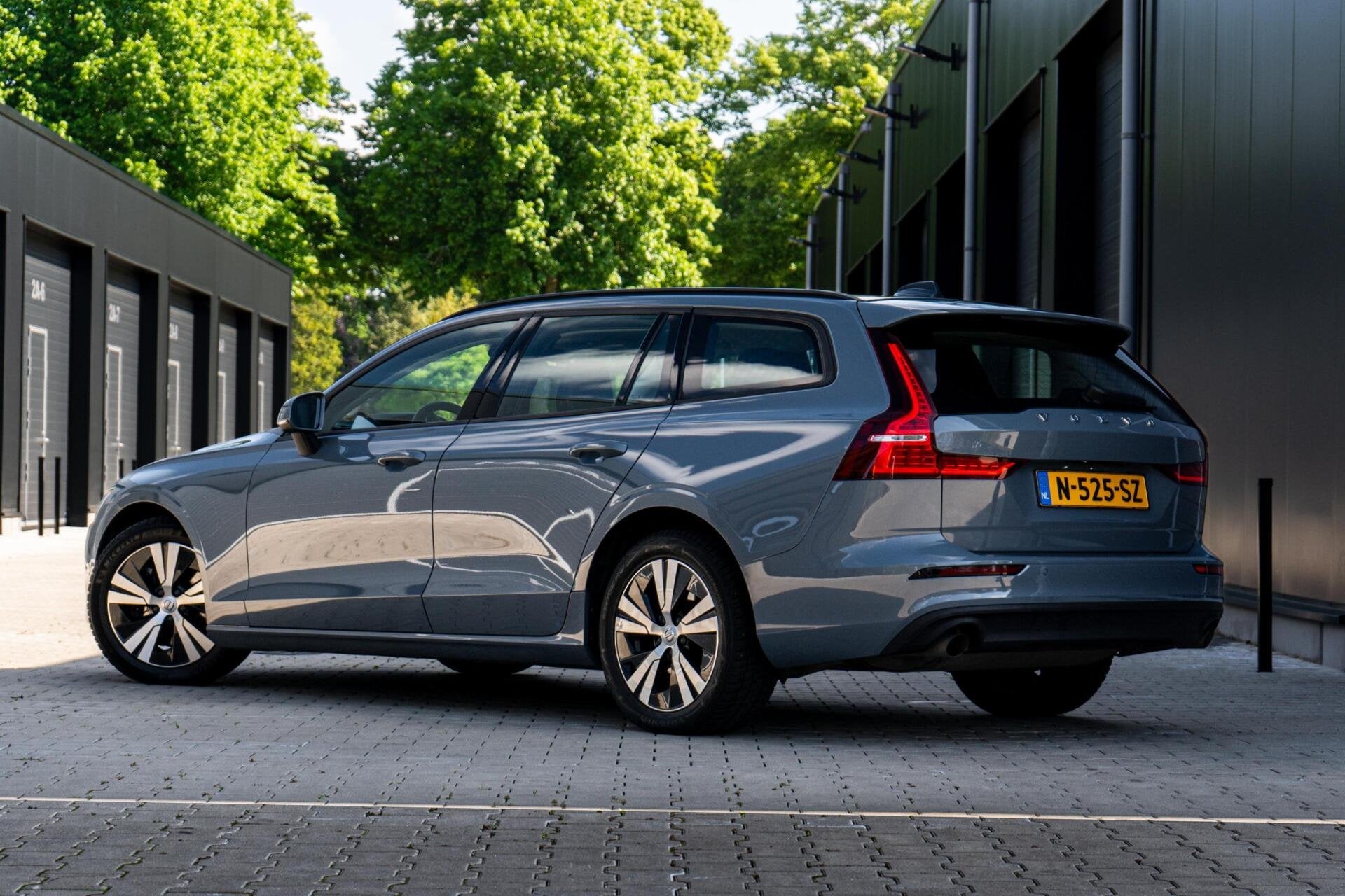 Volvo V60 2.0 B3 Momentum Advantage *Stuurverw* Stoelverw* C, Stof, 4 cilinders, 1969 cc, 1634 kg