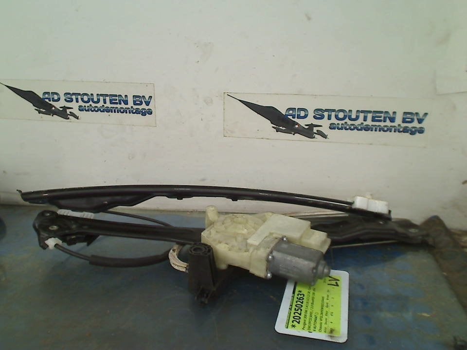 Raammechaniek Elek Links Voor 308 SW (L4/L9/LC/LJ/LR) 2016, Kontakt-peugeot@peugeot.com, Gebruikt, Peugeot Deutschland GmbH, Bahnhofsplatz, Rüsselsheim 65423, , Duitsland