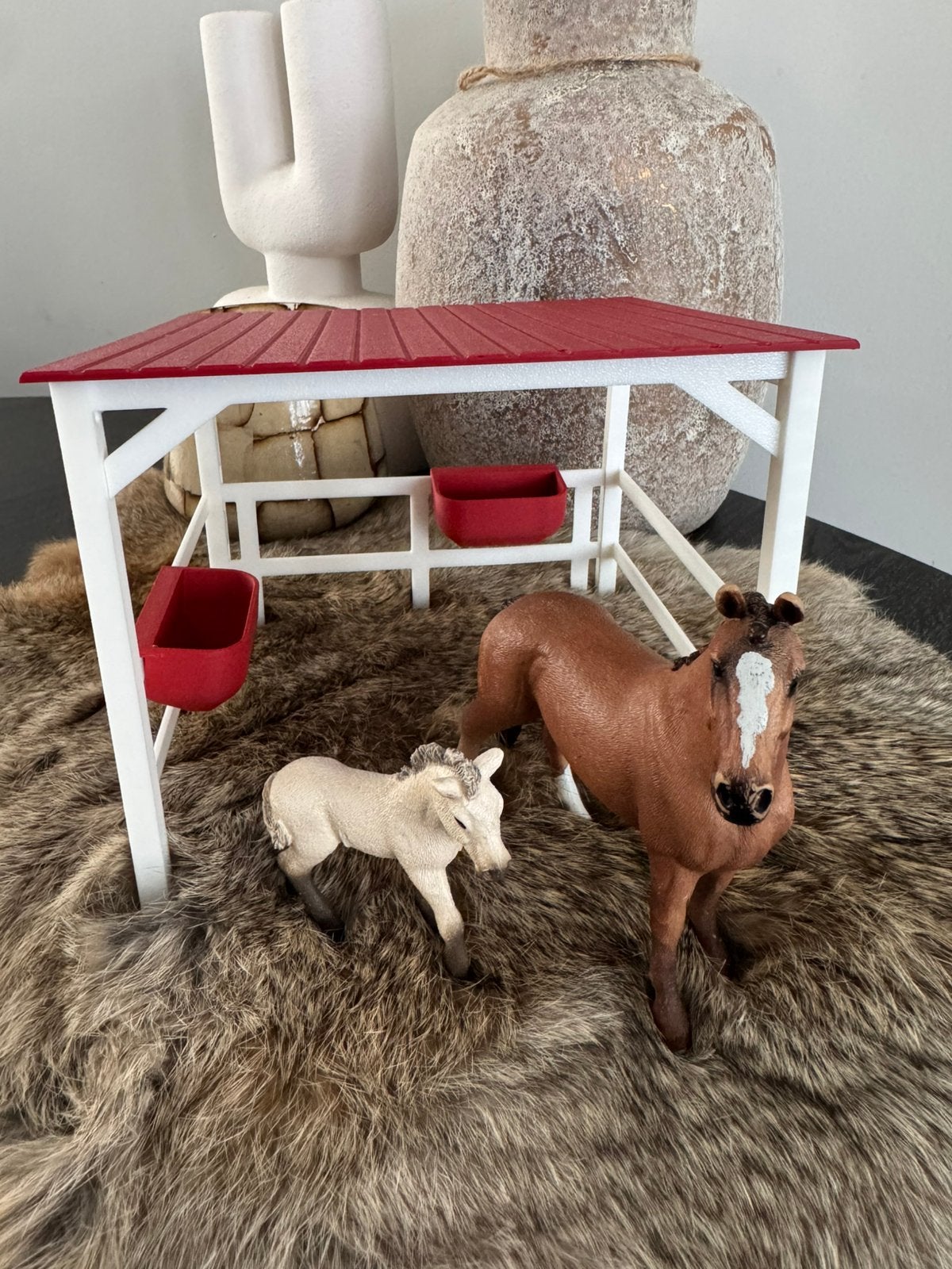 Schleich Schuilstal met 2 voerbakken, Ophalen of Verzenden, Zo goed als nieuw