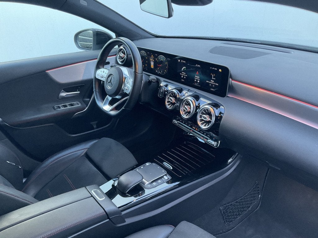 Mercedes-Benz A-Klasse 180 Aut7 Solution AMG Carplay Navi/Ca, Auto's, Mercedes-Benz, 136 pk, Gebruikt, 4 cilinders, Origineel Nederlands