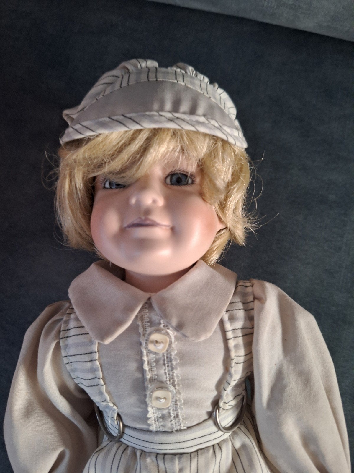 Vintage Porseleinen Pop Jongen met Gestreepte Kleding, Verzamelen, Ophalen of Verzenden, Zo goed als nieuw, Pop