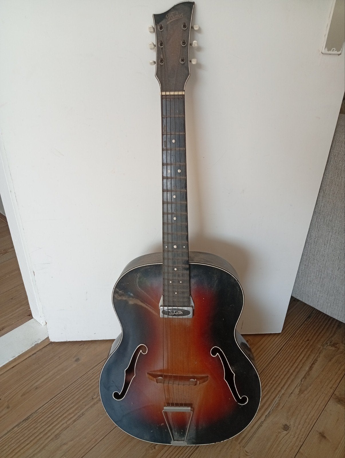 Vintage Famos Archtop Gitaar - Zeldzaam Model, Ophalen, Gebruikt, Western- of Steelstringgitaar