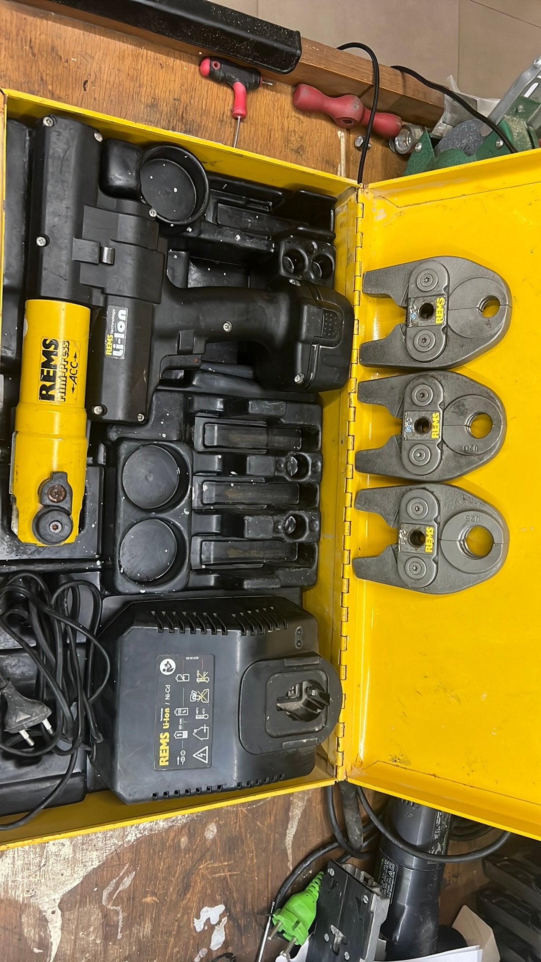 Perstang rems mini inc uponor persbekken, Ophalen of Verzenden, Zo goed als nieuw