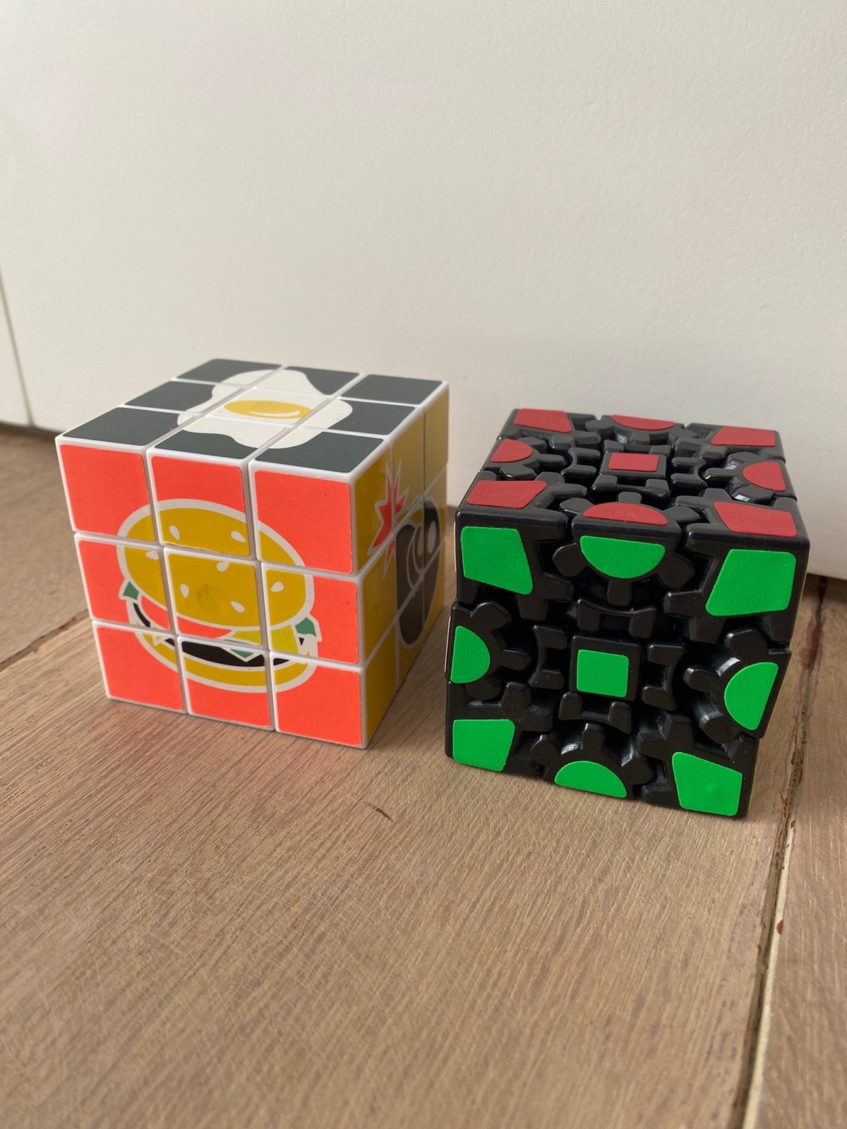 2x kubus 3x3 (magic en normaal), Ophalen, Zo goed als nieuw, Rubik's of 3D-puzzel
