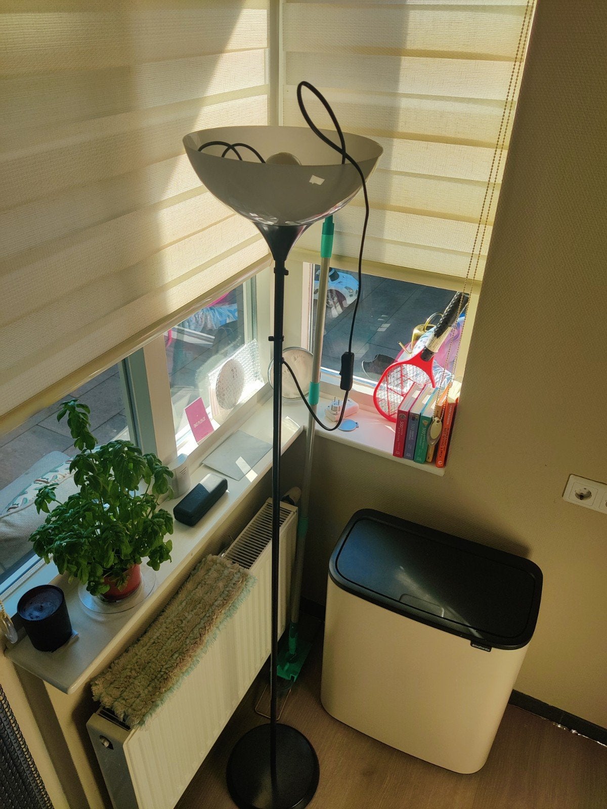 Moderne staande lamp met uplighter - Zwart/Wit, Gebruikt, Modern, Metaal, 150 tot 200 cm