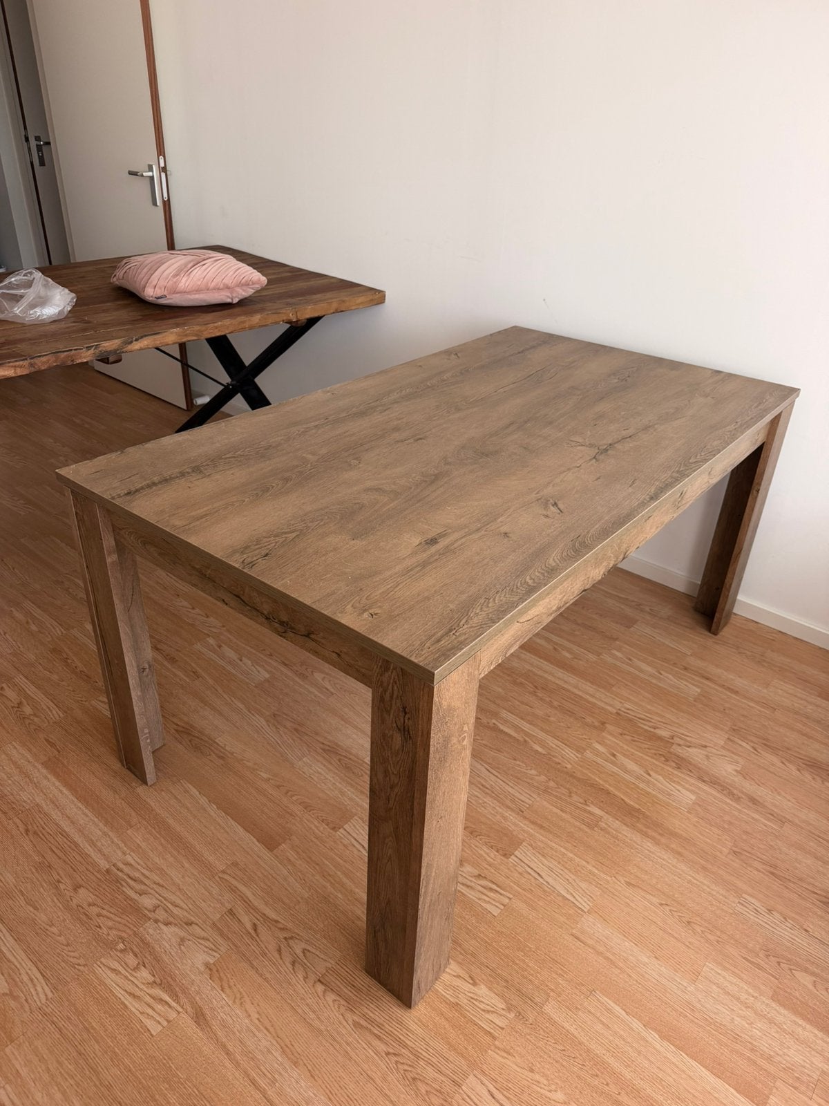 Leuke tafel, Ophalen, 30 cm of meer, Zo goed als nieuw, Minder dan 5 m²