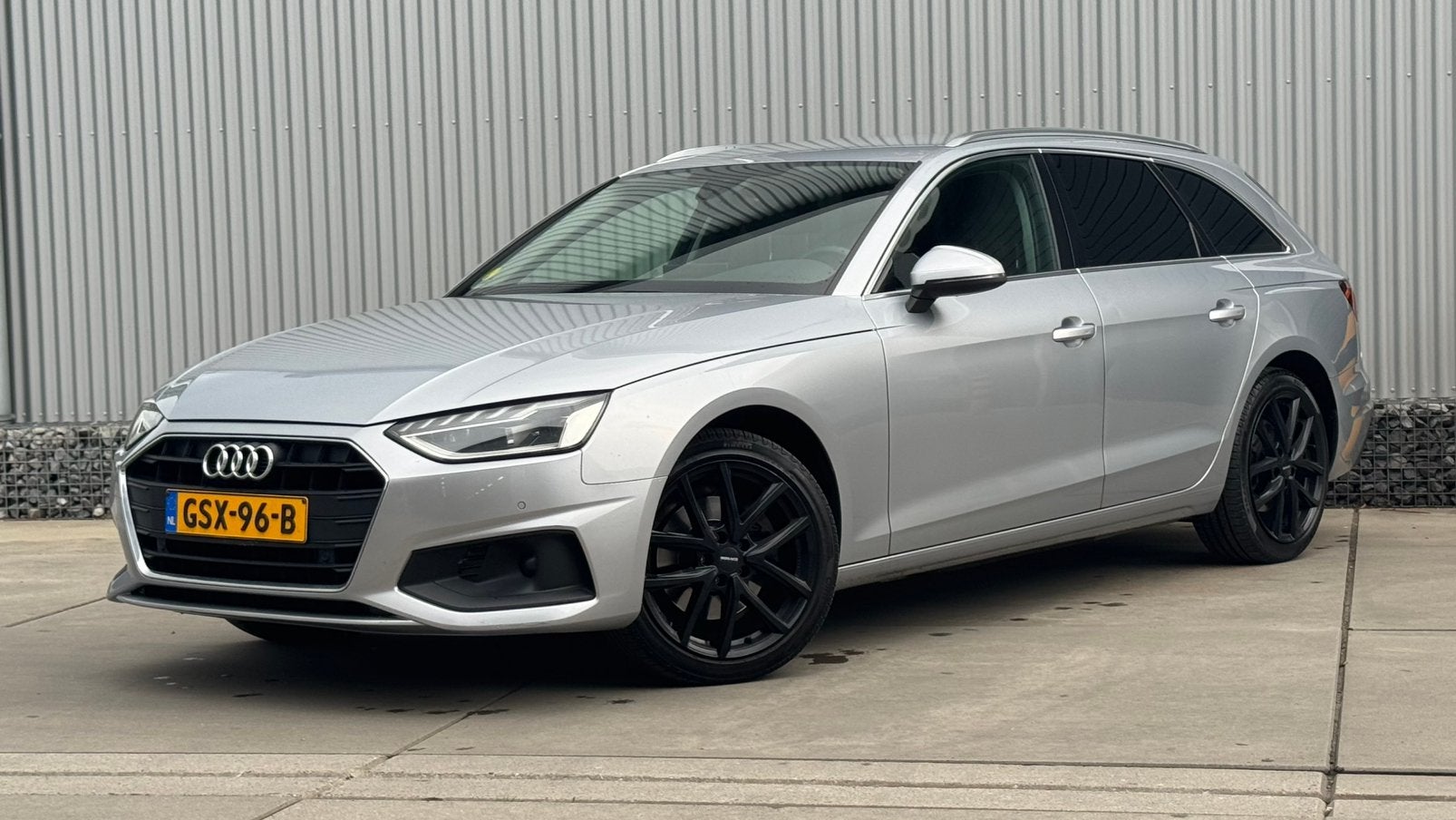 Audi A4 2.0 TDI (2022) 163PK Grijs, 4 cilinders, A4, 163 pk, Leder
