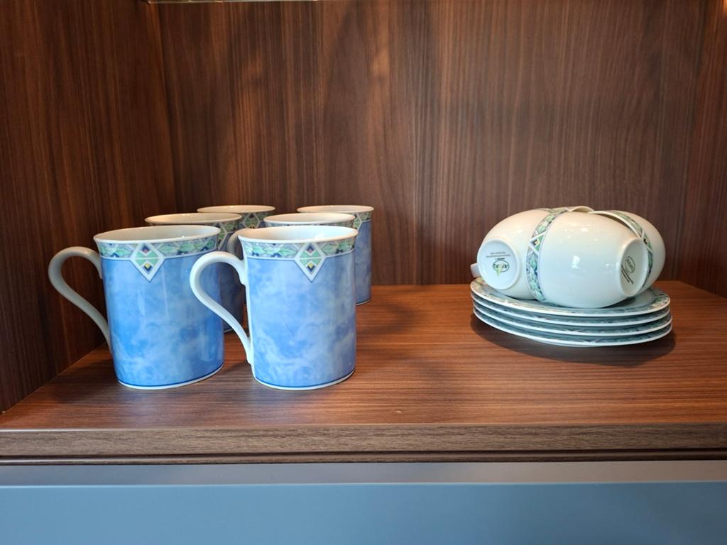 Uitgebreid Arzberg Servies: Mokken, Kopjes, Suiker/Melk, Sau, Gebruikt, Ophalen of Verzenden, Overige stijlen, Porselein