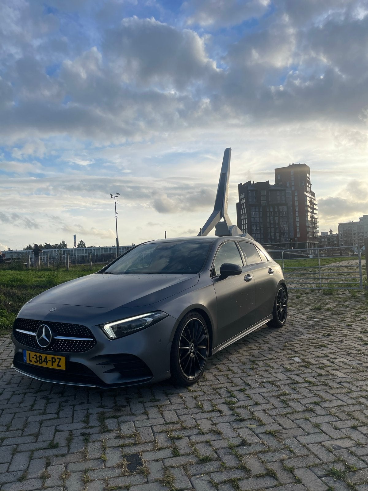 Mercedes-Benz A-Klasse A250 Designo AMG mat magno grijs, 15 km/l, 4 cilinders, Leder, Particulier