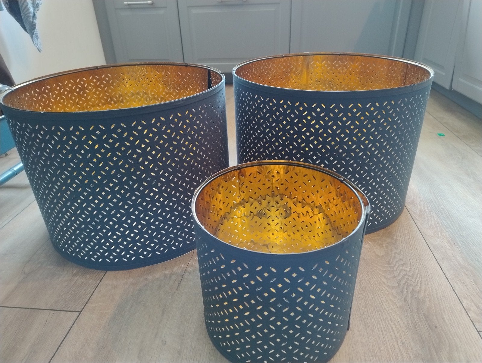 NYMÖ Lampenkappen: 2 grote en 1 kleine blauw/goud, Metaal, Rond, Ophalen of Verzenden, Zo goed als nieuw
