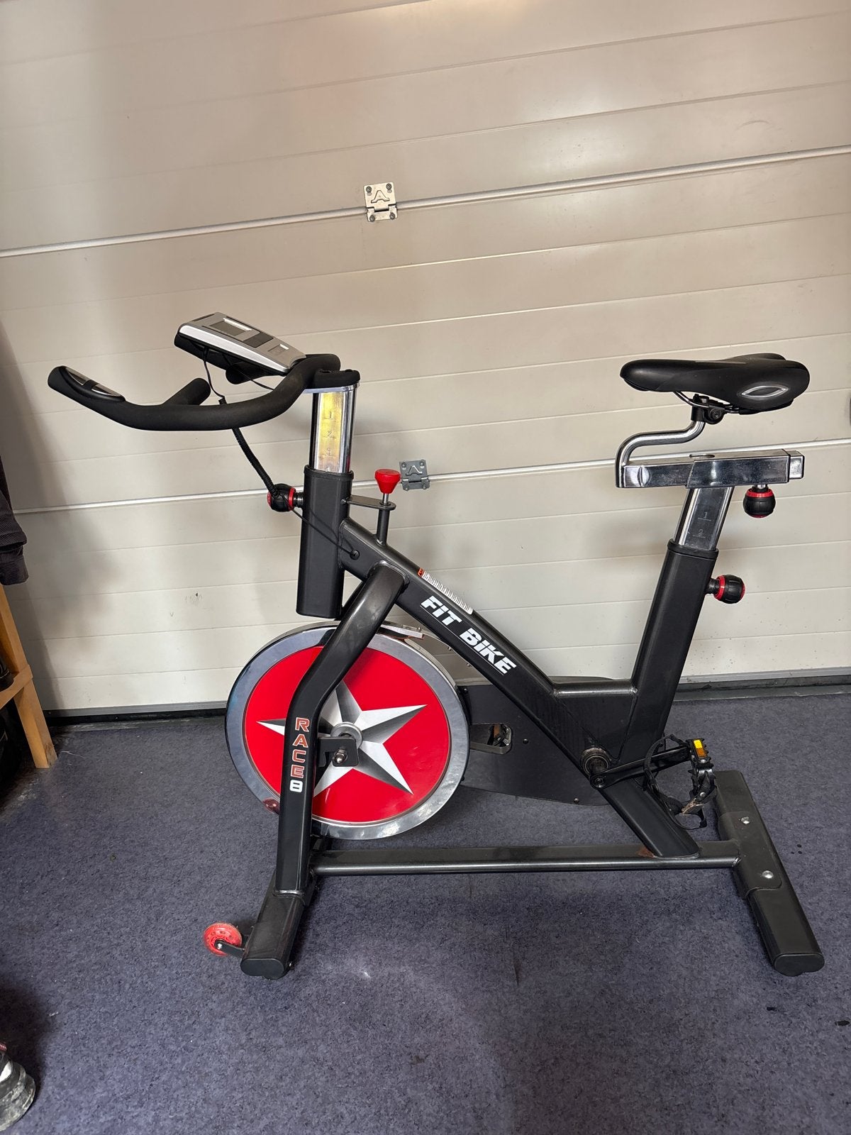 Fit Bike Race 8 Hometrainer - Verstelbaar & Computer, Ophalen, Zo goed als nieuw, Metaal, Benen