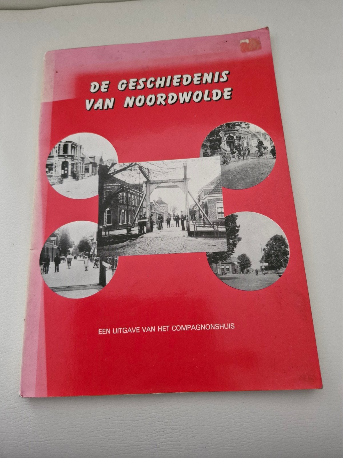 De Geschiedenis van Noordwolde - Compagnonshuis 1984, Boeken, Geschiedenis | Vaderland, Gelezen, 20e eeuw of later, Ophalen of Verzenden