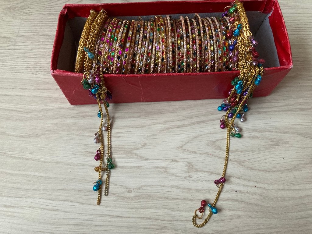 Indiase/ Pakistaanse/ Bollywood armbanden, Ophalen of Verzenden, Nieuw, Goud, Kunststof of Plastic
