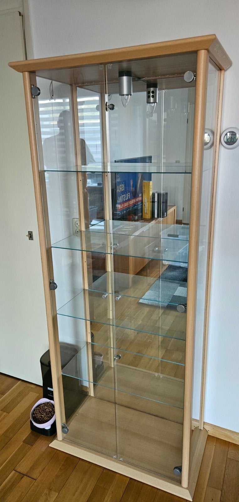 Glazen vitrinekast met houten frame en verlichting, Ophalen, Overige houtsoorten, 50 tot 100 cm, Modern
