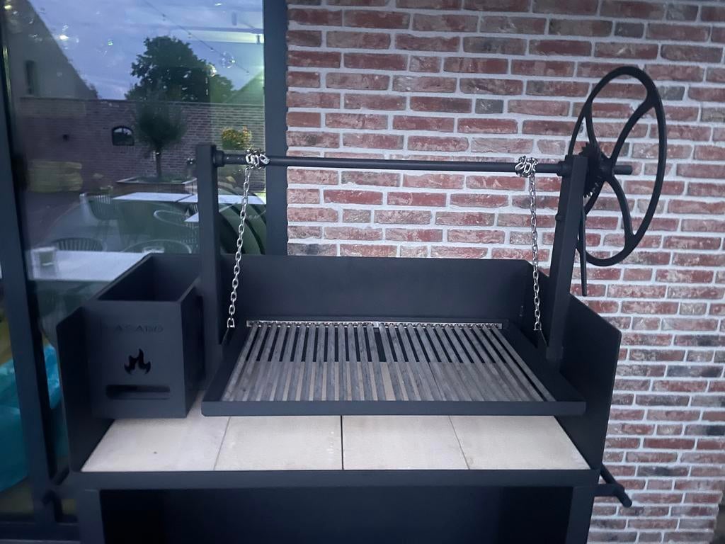 Professionele Argentijnse BBQ Grill met Vuurkorf, Tuin en Terras, Houtskoolbarbecues, Nieuw, Met accessoires, Ophalen
