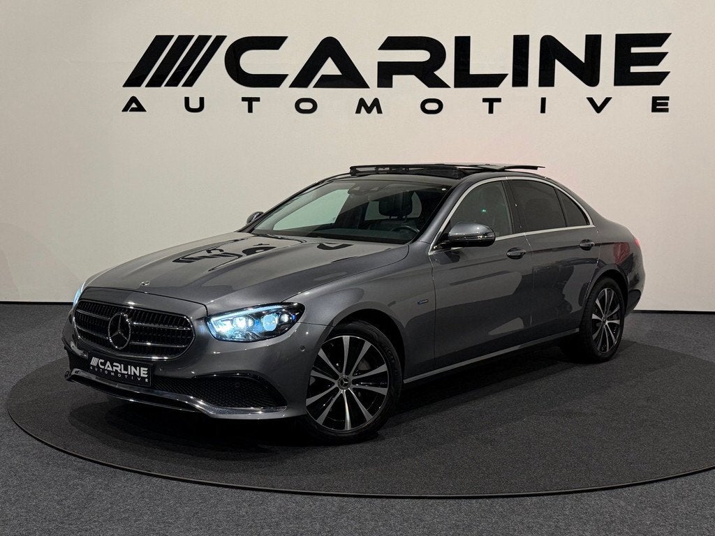 Mercedes-Benz E-klasse 300 e AMG Line PANO MASSAGE VIRTUAL S, Auto's, Achterwielaandrijving, Gebruikt, 4 cilinders, Leder en Stof