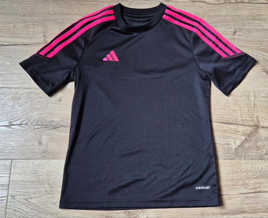 Zwart T-shirt ADIDAS maat 152, Kinderen en Baby's, Kinderkleding | Maat 152, Adidas, Jongen of Meisje, Ophalen of Verzenden, Zo goed als nieuw