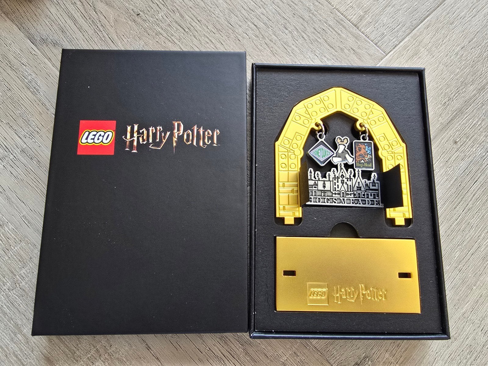 Nieuw! in doos Lego Harry Potter hogsmeade bord 5009867 set, Lego, Accessoire, Ophalen of Verzenden, Compleet