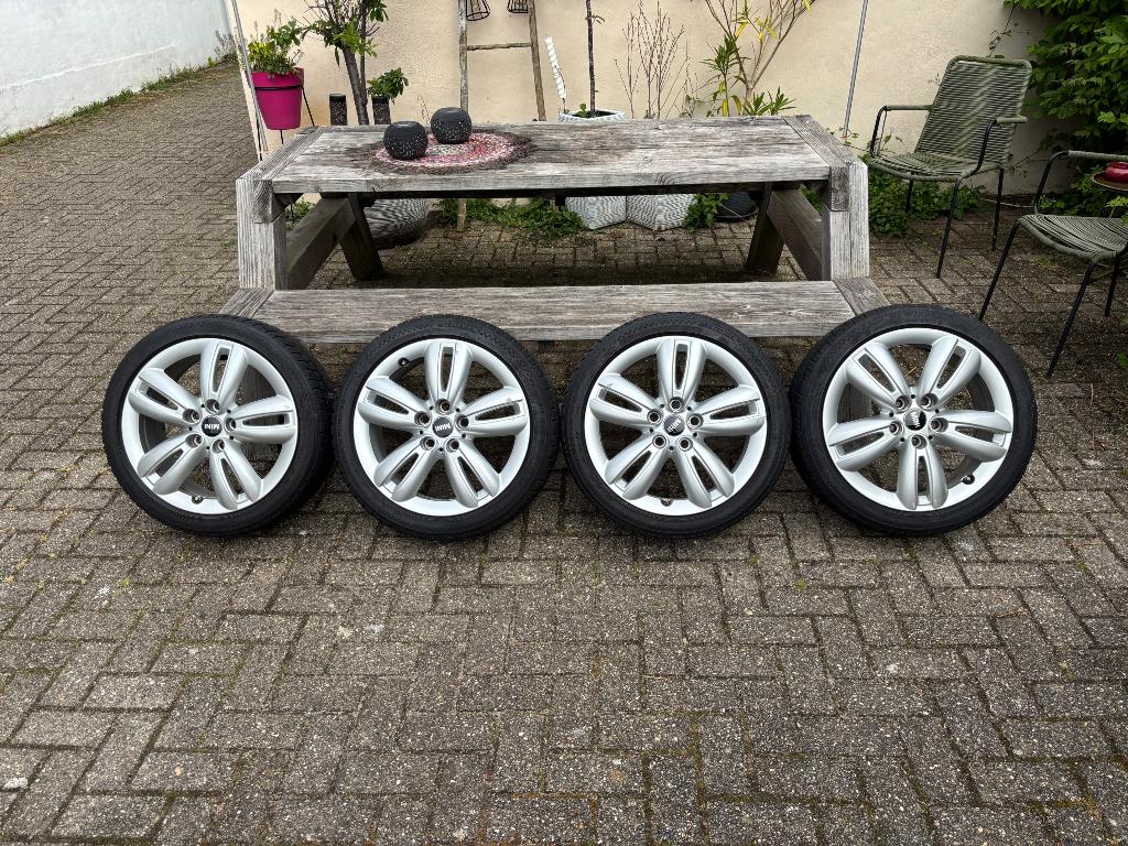 Mini. Set JCW Track spaak “501” 17” met winterbanden., Ophalen, Gebruikt, Banden en Velgen, 17 inch