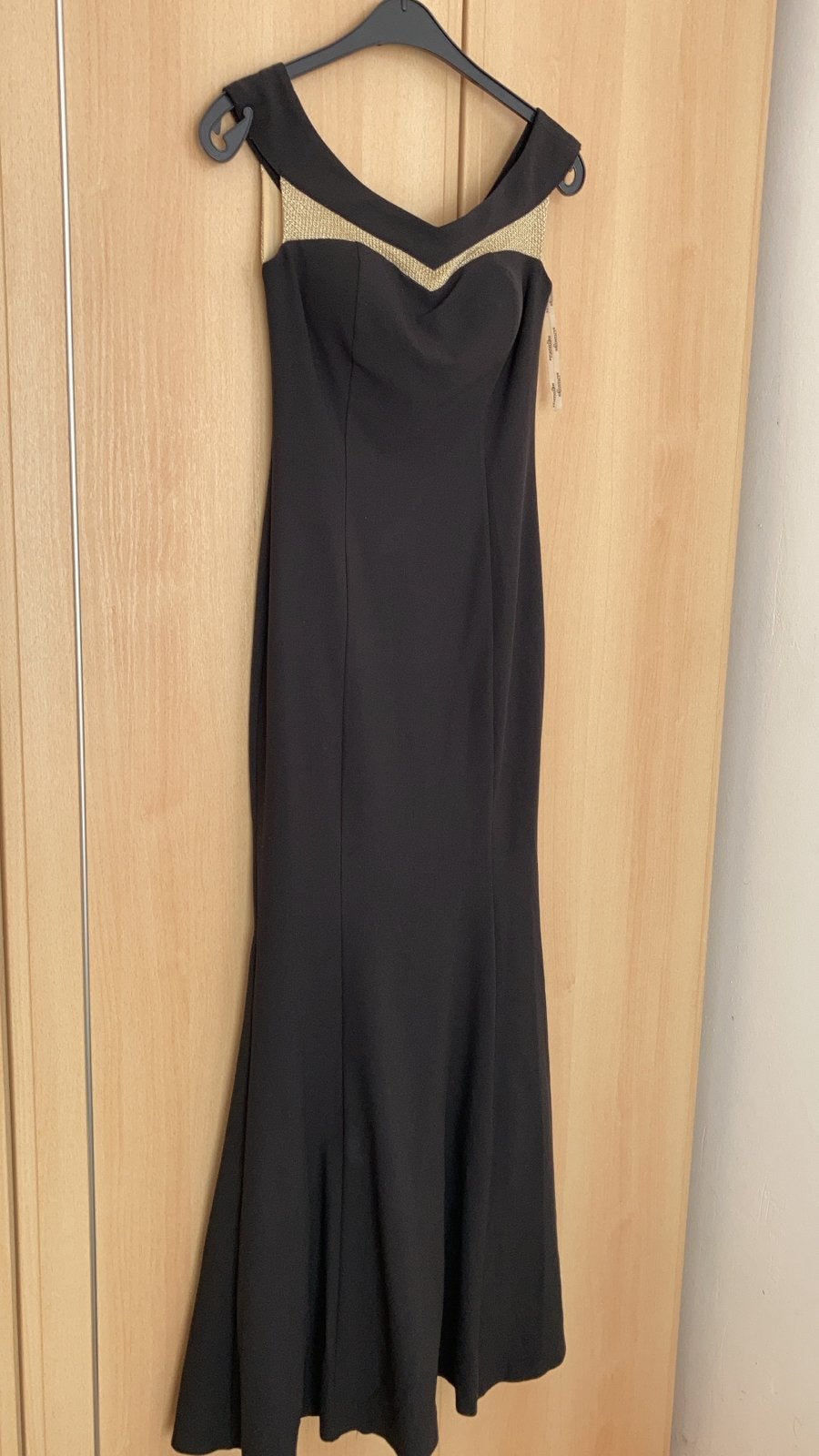 Elegante Zwarte Galajurk met Gouden Details - Maat M, Galajurk, Zwart, Ophalen of Verzenden, Zo goed als nieuw