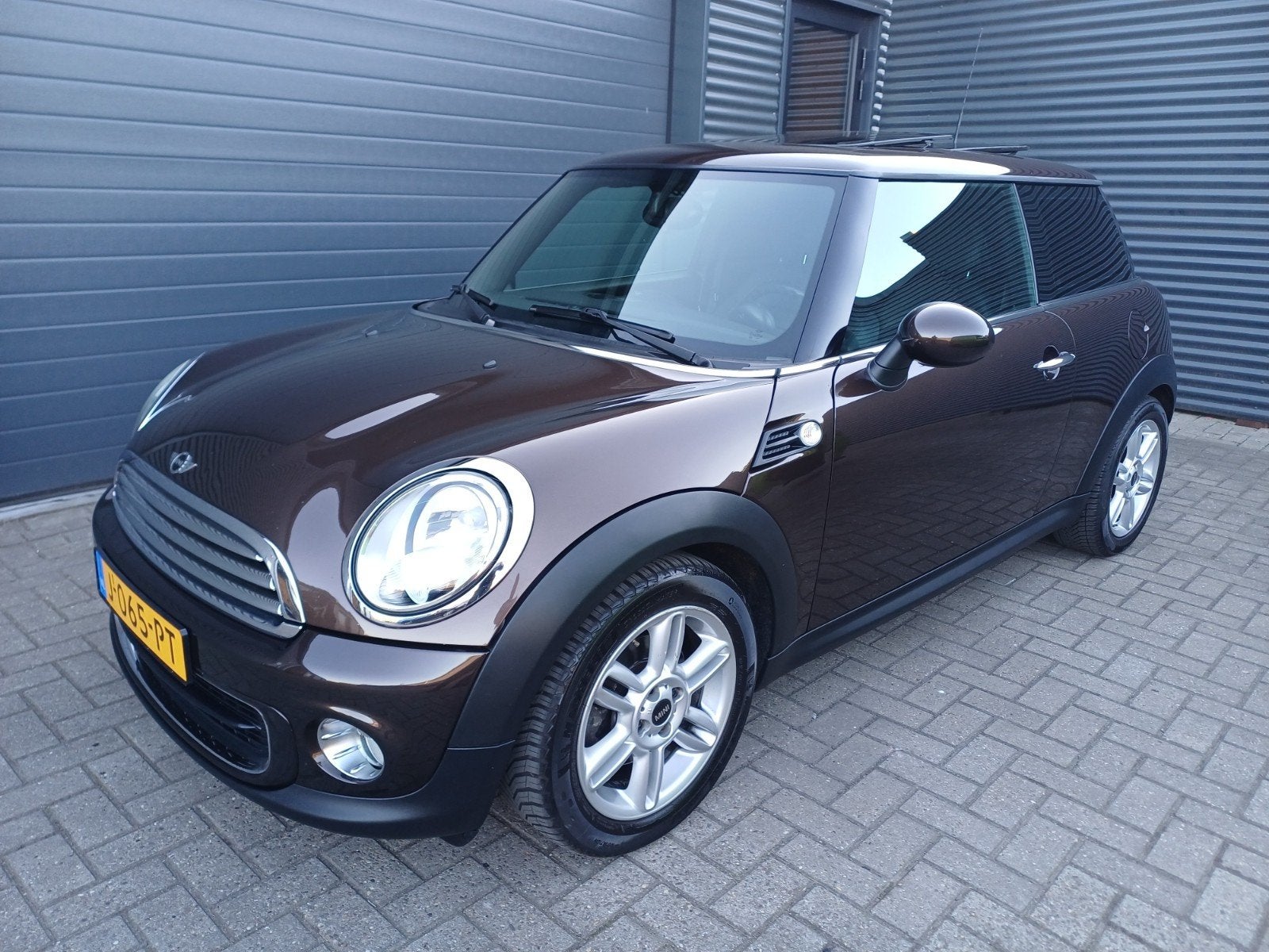 Mini 1.6 ONE 2011 Bruin  pano leer airco, Voorwielaandrijving, 40 €/maand, Bruin, 4 stoelen