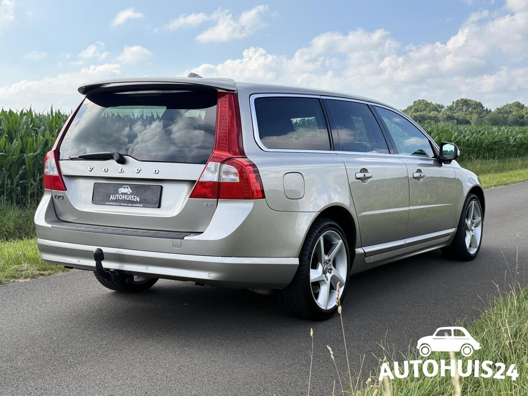 Volvo V70 3.2 Summum TREKHAAK|FOUR-C|XENON|KEYLESS| NL-AUTO, Auto's, 238 pk, Met garantie (alle), 93 €/maand, 6 cilinders