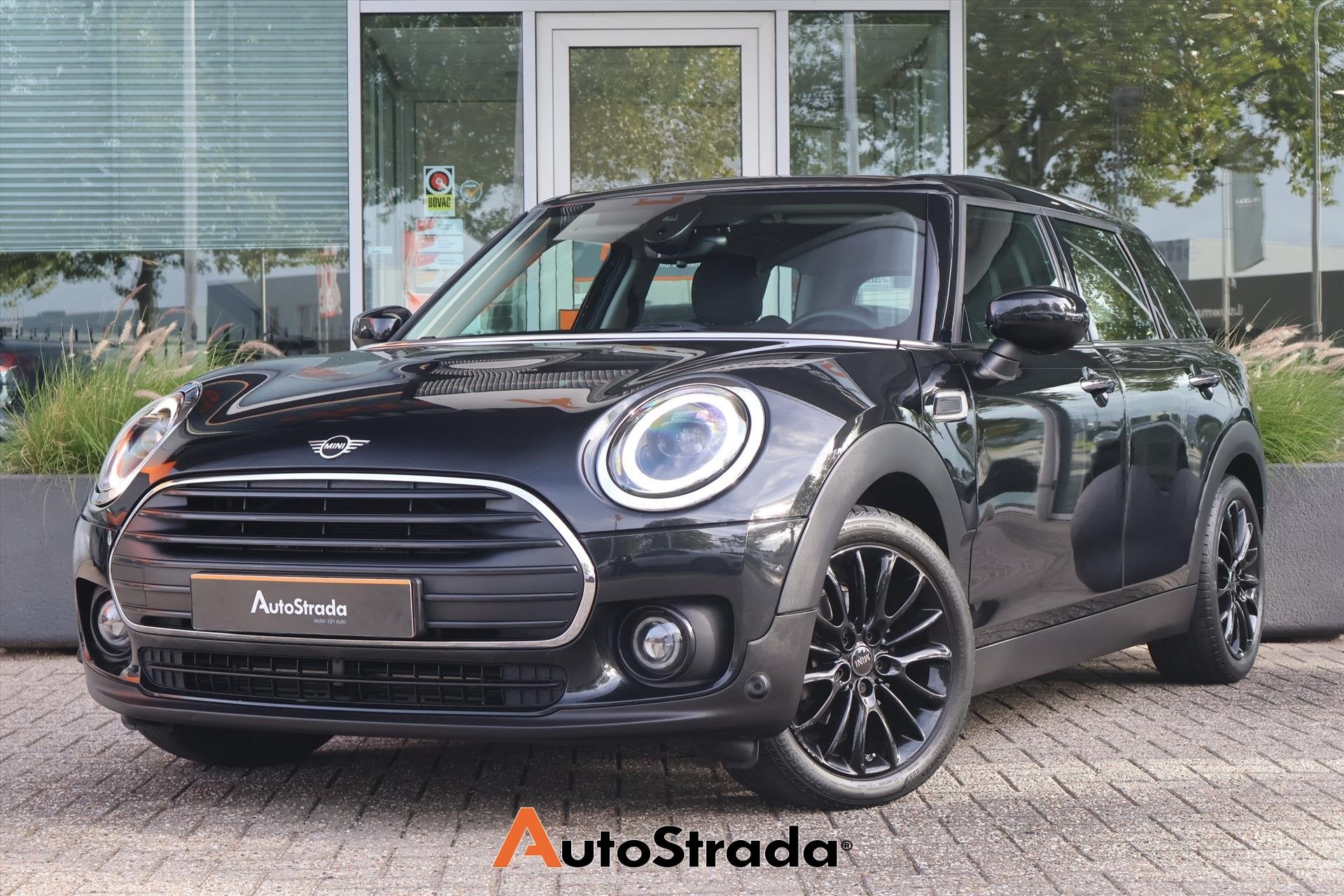 Mini Mini Clubman (f54) 1.5 Business Edition AUT | Navigatie, Dealer onderhouden, Gebruikt, Leder en Stof, Zwart