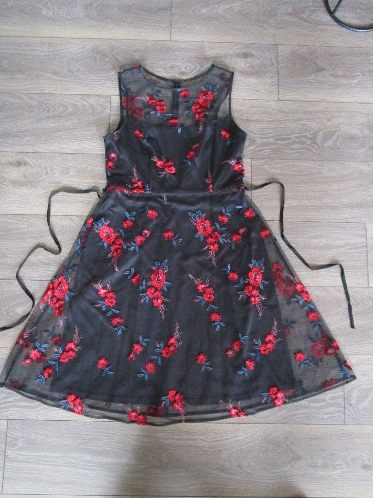 Nieuwe gelegenheids jurk merk Phase Eight maat M, Kleding | Dames, Jurken, Maat 38/40 (M), Verzenden, Zwart, Nieuw