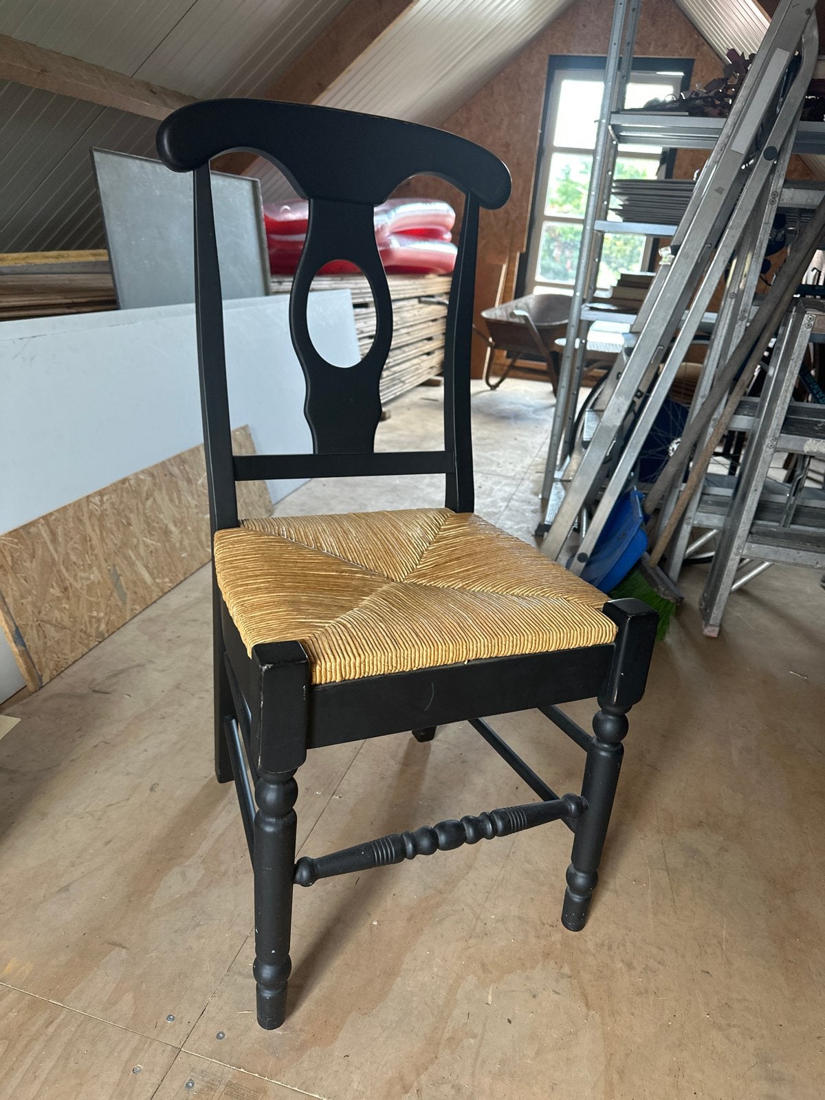 Zwarte houten stoel met rieten zitting, Ophalen, Gebruikt, Zwart, Eén