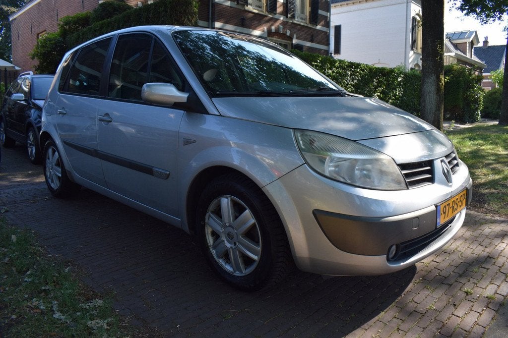 Renault Grand Scénic 2.0-16V Expression Luxe, Auto's, Renault, 1998 cc, Zwart, 4 cilinders, 650 kg