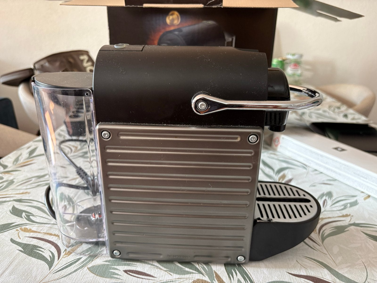 Nespresso Pixie Espressomachine - Nette staat, Witgoed en Apparatuur, Ophalen, Espresso apparaat, Zo goed als nieuw, 1 kopje