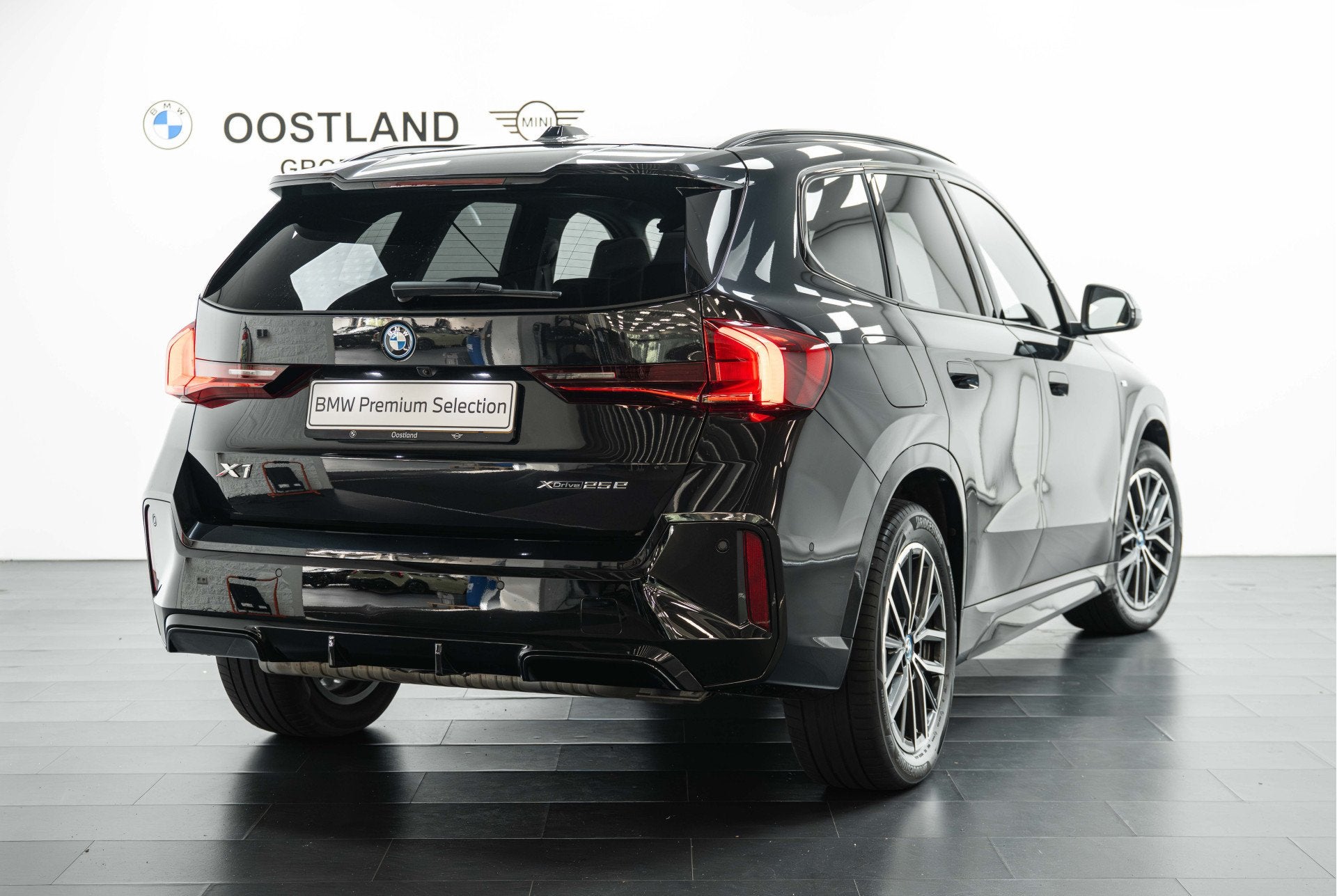 BMW X1 xDrive25e M Sport Automaat / Trekhaak / Sportstoelen, Auto's, Gebruikt, Zwart, Bedrijf, Hybride Elektrisch/Benzine