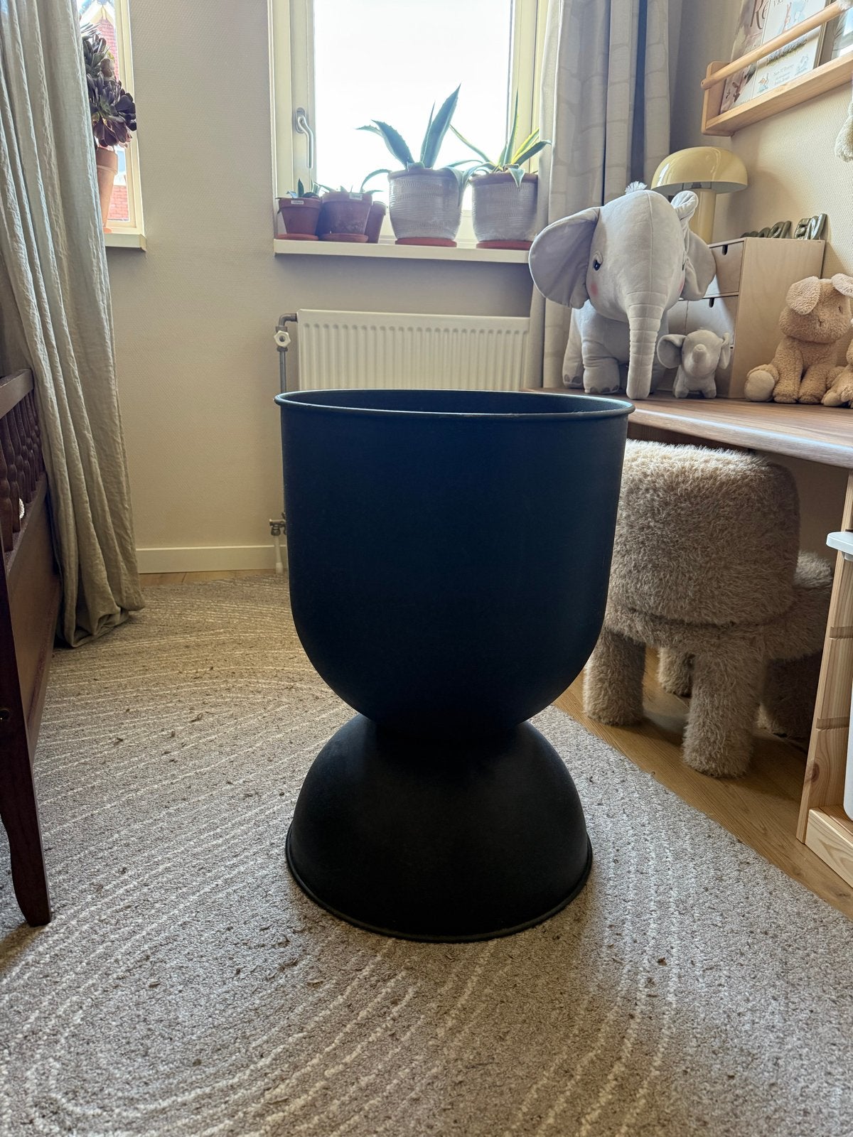 Ferm Living Hourglass Bloempot Zwart Maat L, Gebruikt, 40 cm of meer, Rond, Binnen