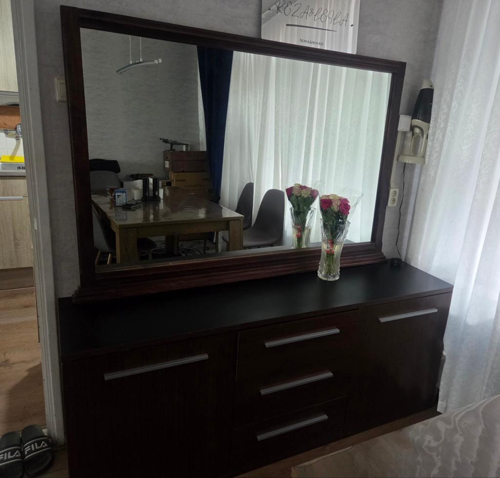 Donkerbruin dressoir met spiegel, Gebruikt, 150 tot 200 cm, Modern klassiek, Ophalen of Verzenden