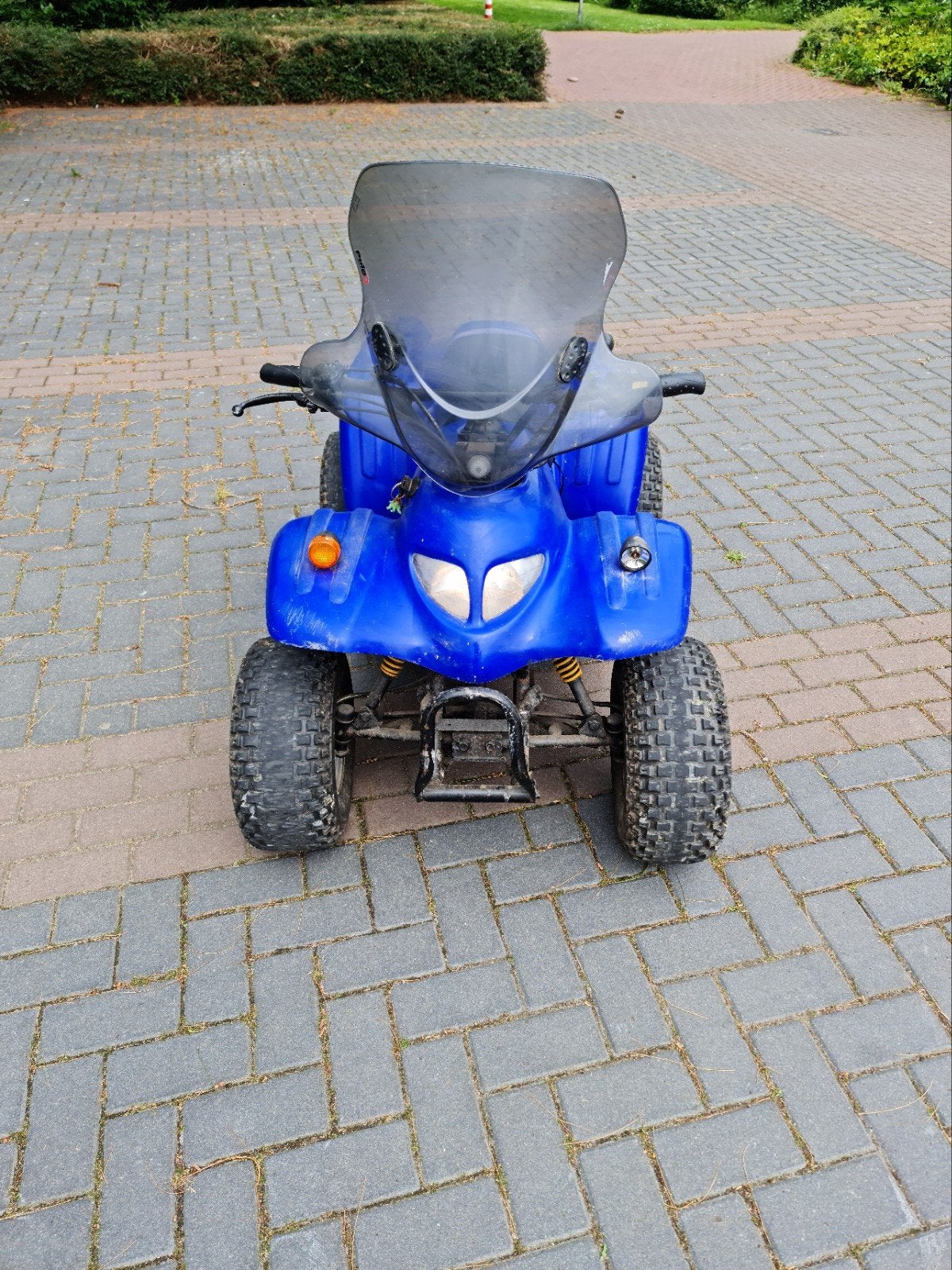 Schakel quad - heeft liefde nodig, Ophalen of Verzenden