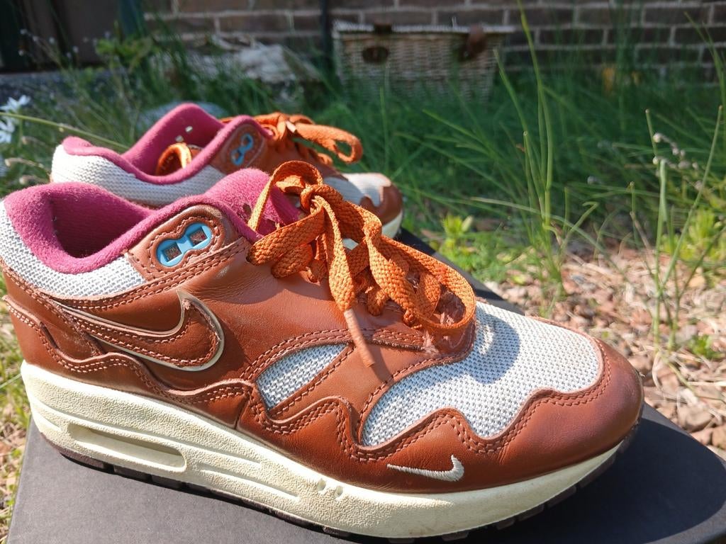 Nike Air Max 1 sneakers - Bruin met oranje veters maat 36.5, Ophalen of Verzenden, Jongen of Meisje