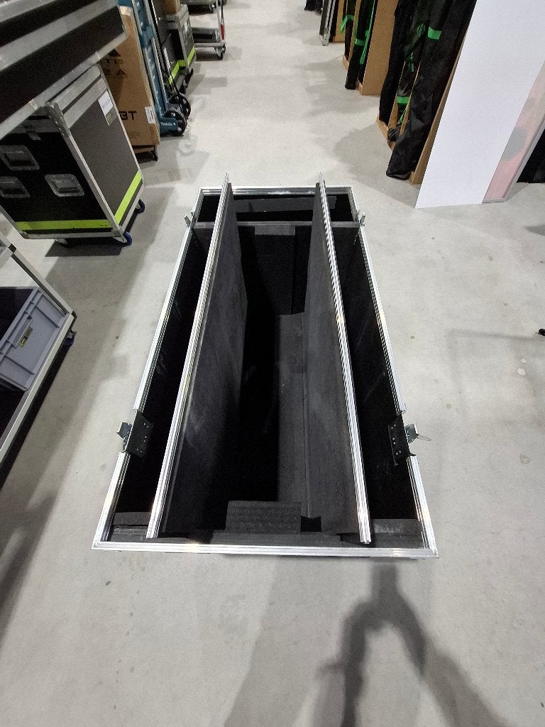 Flightcase 57,5 x 114 x 111,5 cm hoog binnen maten 4 vakken, Muziek en Instrumenten, Theaterbelichting, Ophalen, Gebruikt