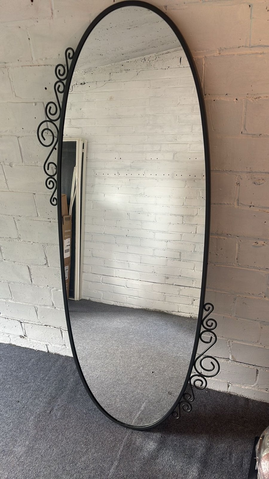 Ovale spiegel met sierlijke metalen rand, Ophalen, 100 tot 150 cm, Nieuw, Ovaal