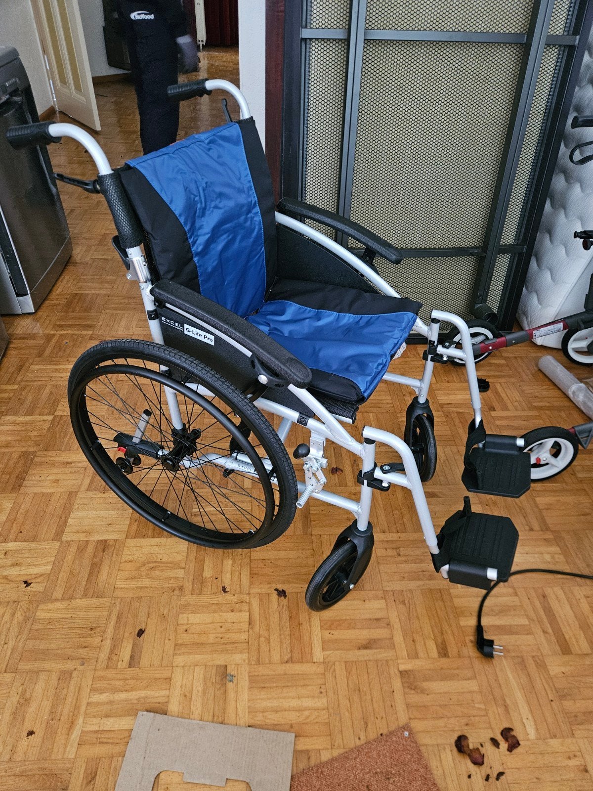 Rolstoel Excel G-Lite Pro in nieuwstaat, Diversen, Rolstoelen, Ophalen, Inklapbaar, Zo goed als nieuw, Handbewogen rolstoel
