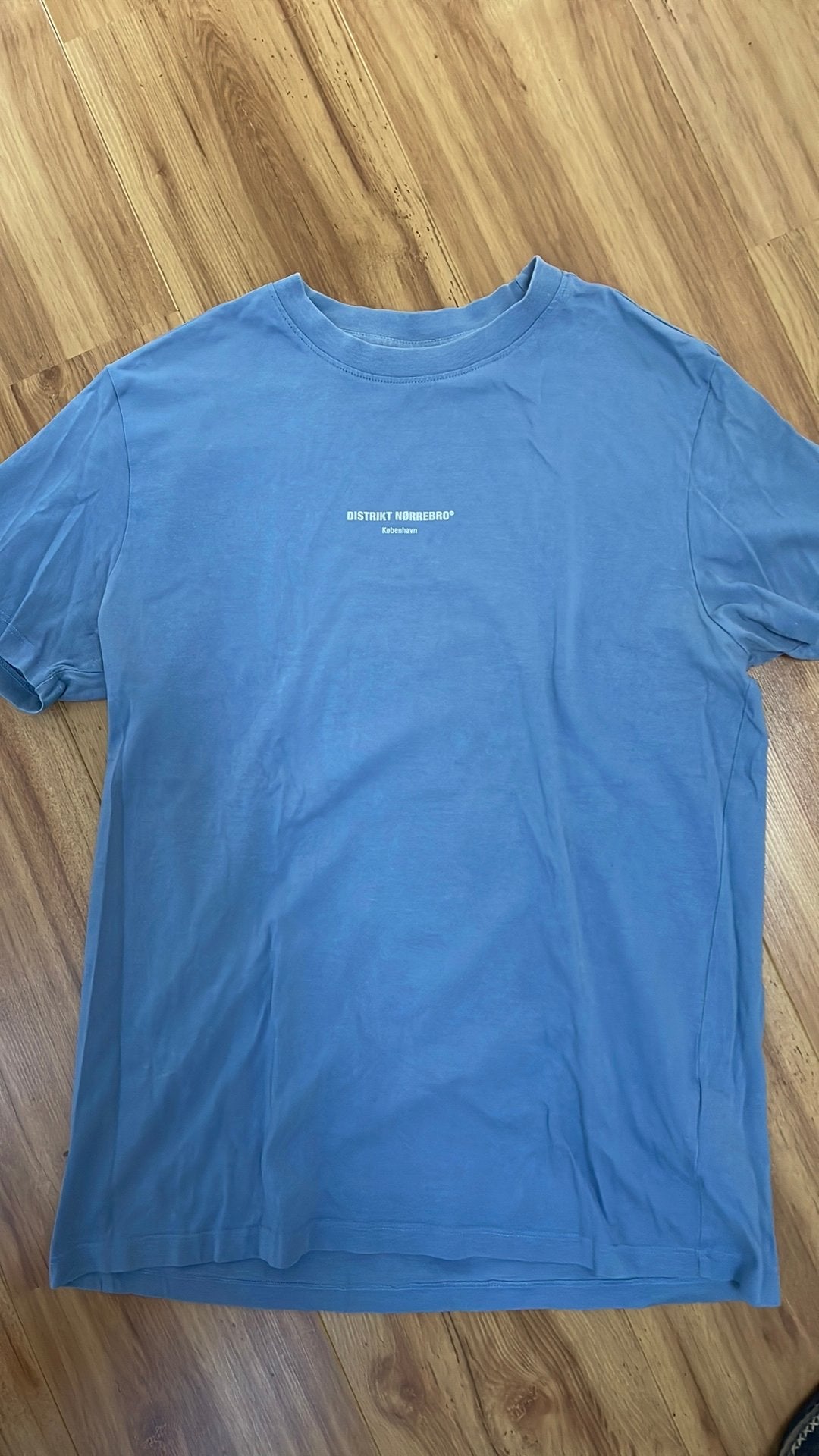 DISTRIKT NØRREBRO T-shirt - Maat S, Ophalen of Verzenden, Gedragen, Maat 46 (S) of kleiner, Blauw