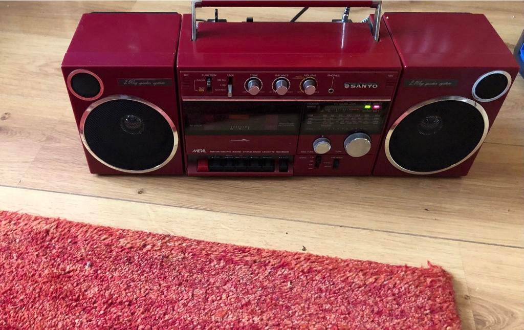Sanyo M-V40K Rood Radio/Stereo Cassette Recorder, Ophalen, Zo goed als nieuw
