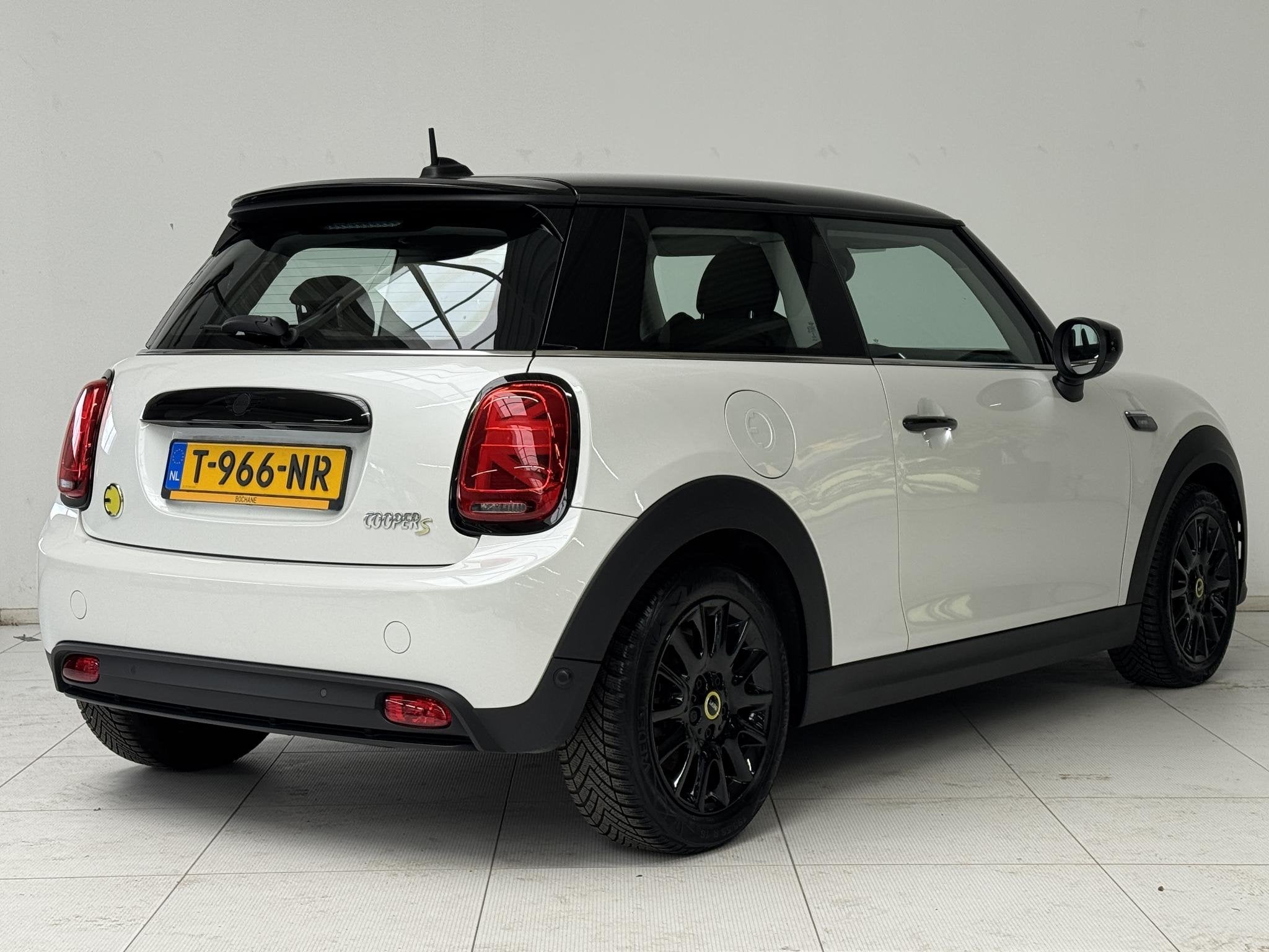 MINI Electric MINI Yours 33 kWh | Navigatie | Parkeersensore, Auto's, 4 stoelen, 184 pk, Te koop, Hatchback