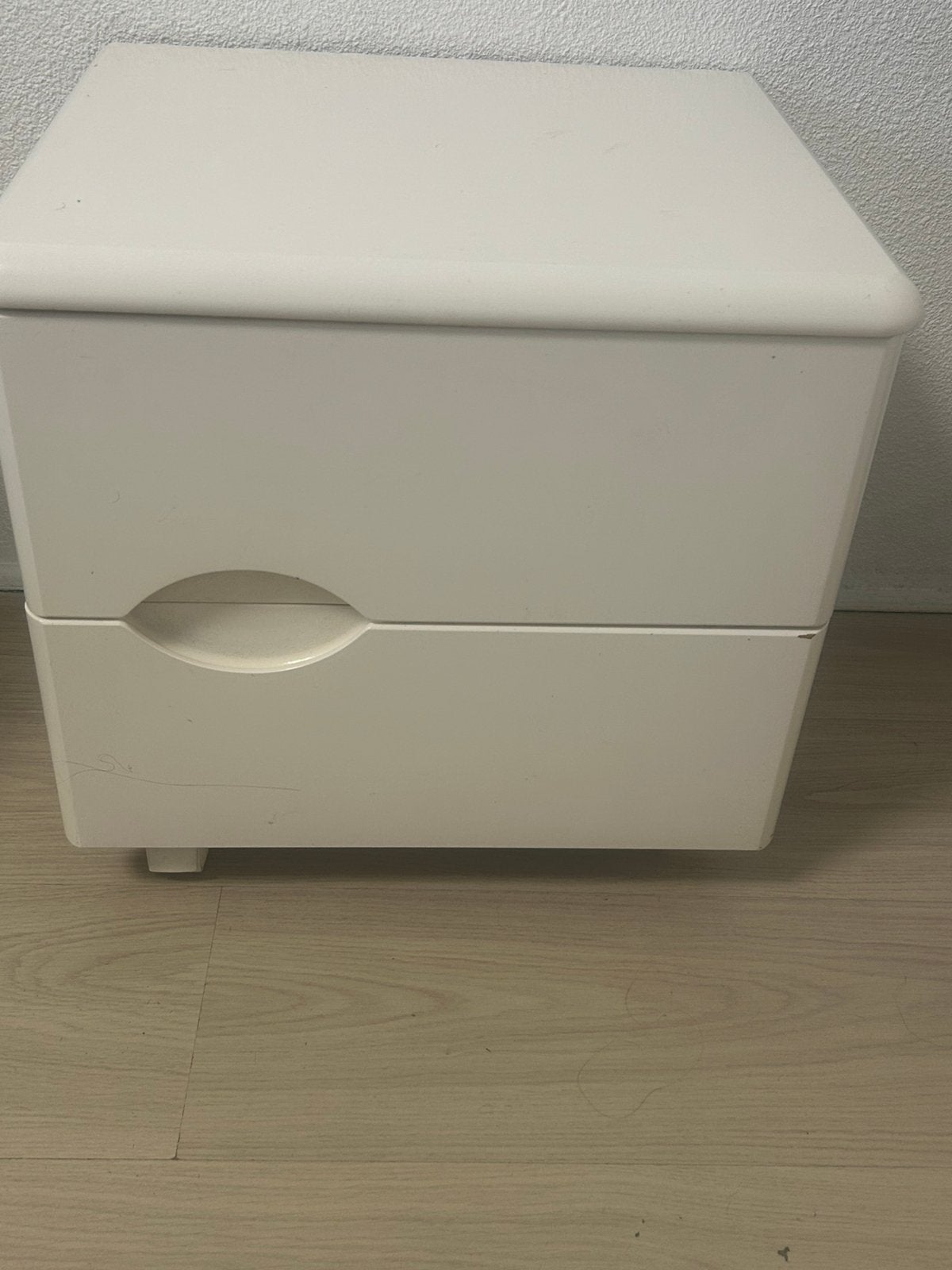 twee Nachtkastjes, Huis en Inrichting, Slaapkamer | Nachtkastjes, Ophalen, Zo goed als nieuw, Minder dan 45 cm, 55 tot 70 cm